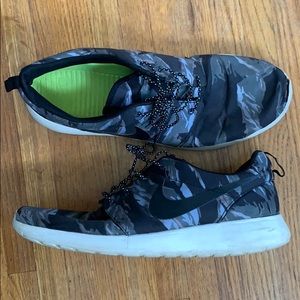 Nike Roshe Run Black Tiger Camo